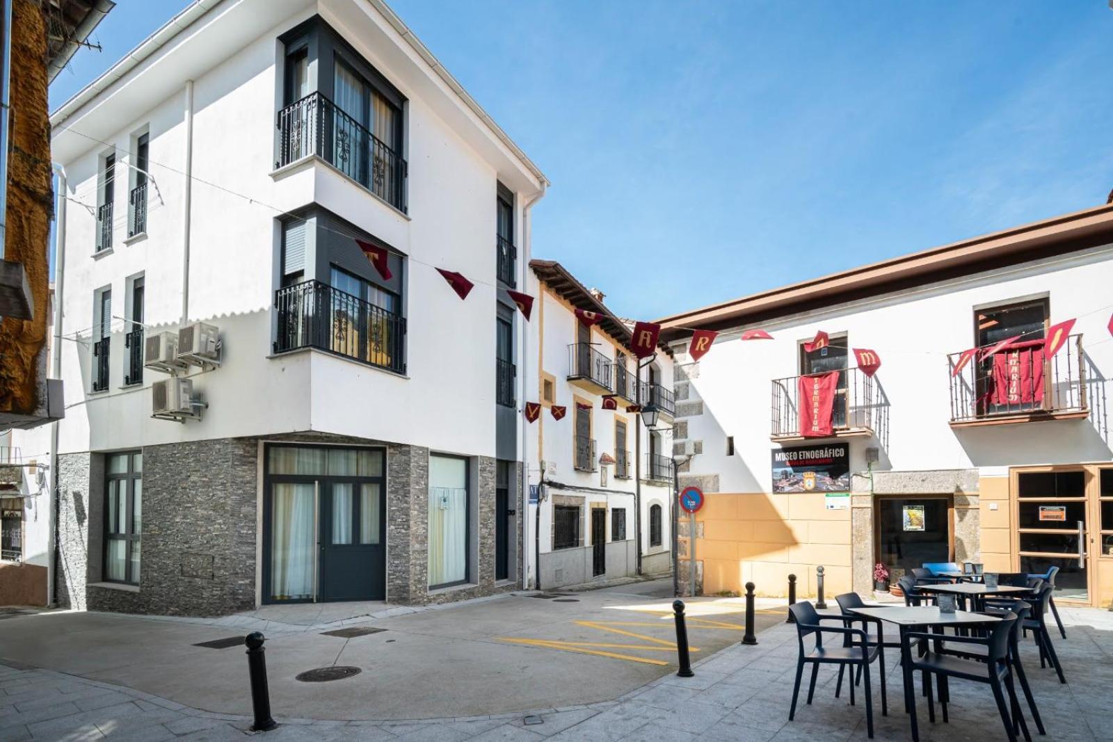 Apartamentos La Plazuela Banos De Montemayor Extérieur photo